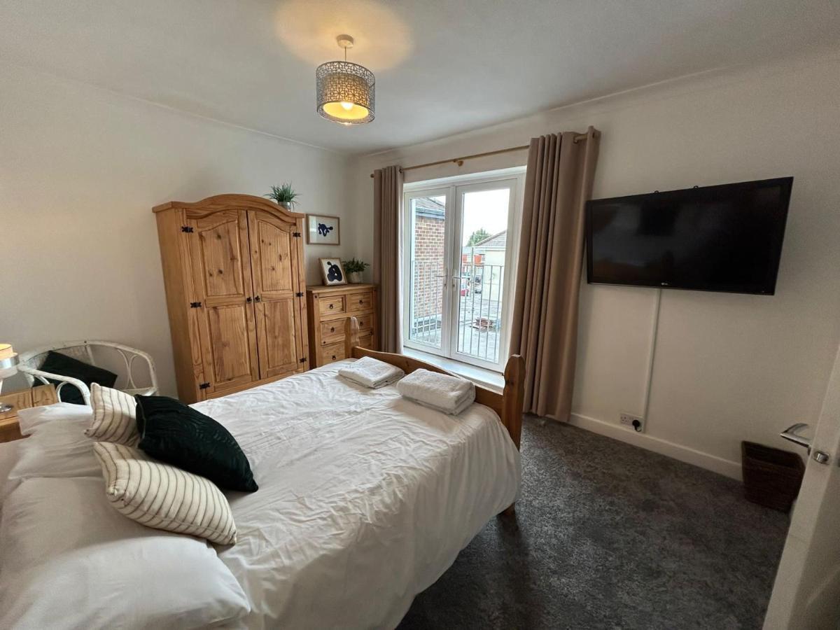 Light And Spacious Highcross Apartment Poulton-le-Fylde Екстериор снимка