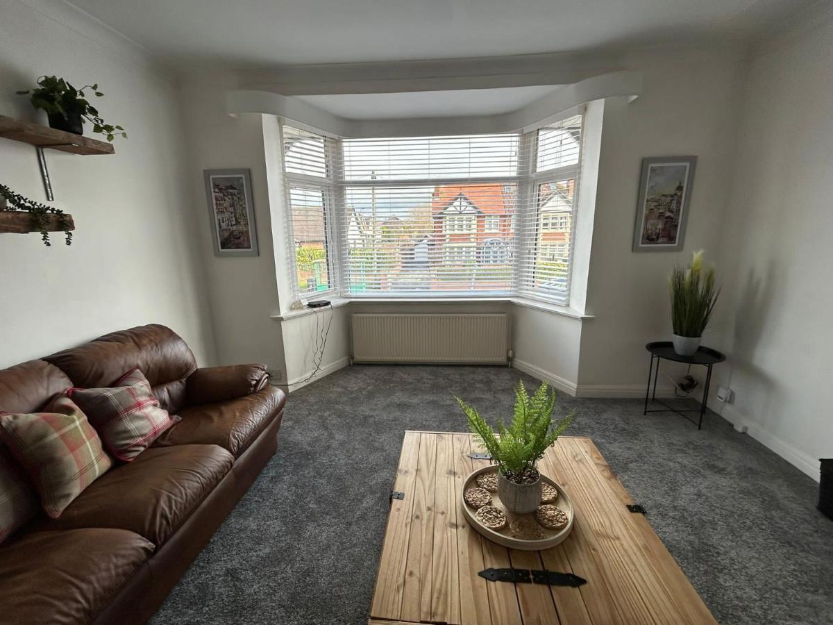 Light And Spacious Highcross Apartment Poulton-le-Fylde Екстериор снимка